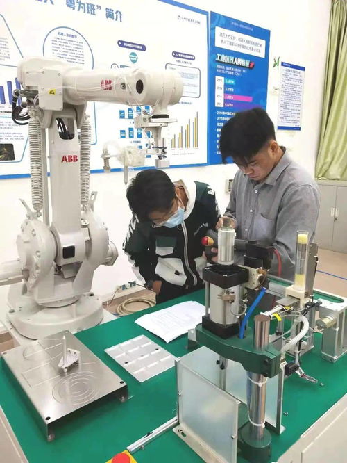 工業(yè)機器人 構建未來工廠的核心引擎